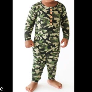 I am selling this Posh Peanut Camouflage onesie(pajamas).